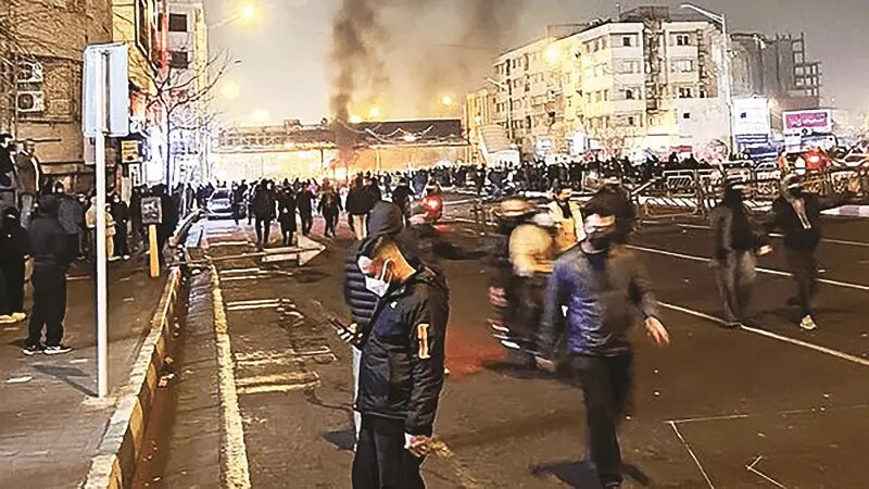 یک ایران در یک شوکِ دسته‌جمعی به سر می‌برند