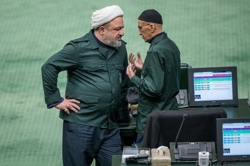 رسایی با لباس سپاه سوژه شد +عکس