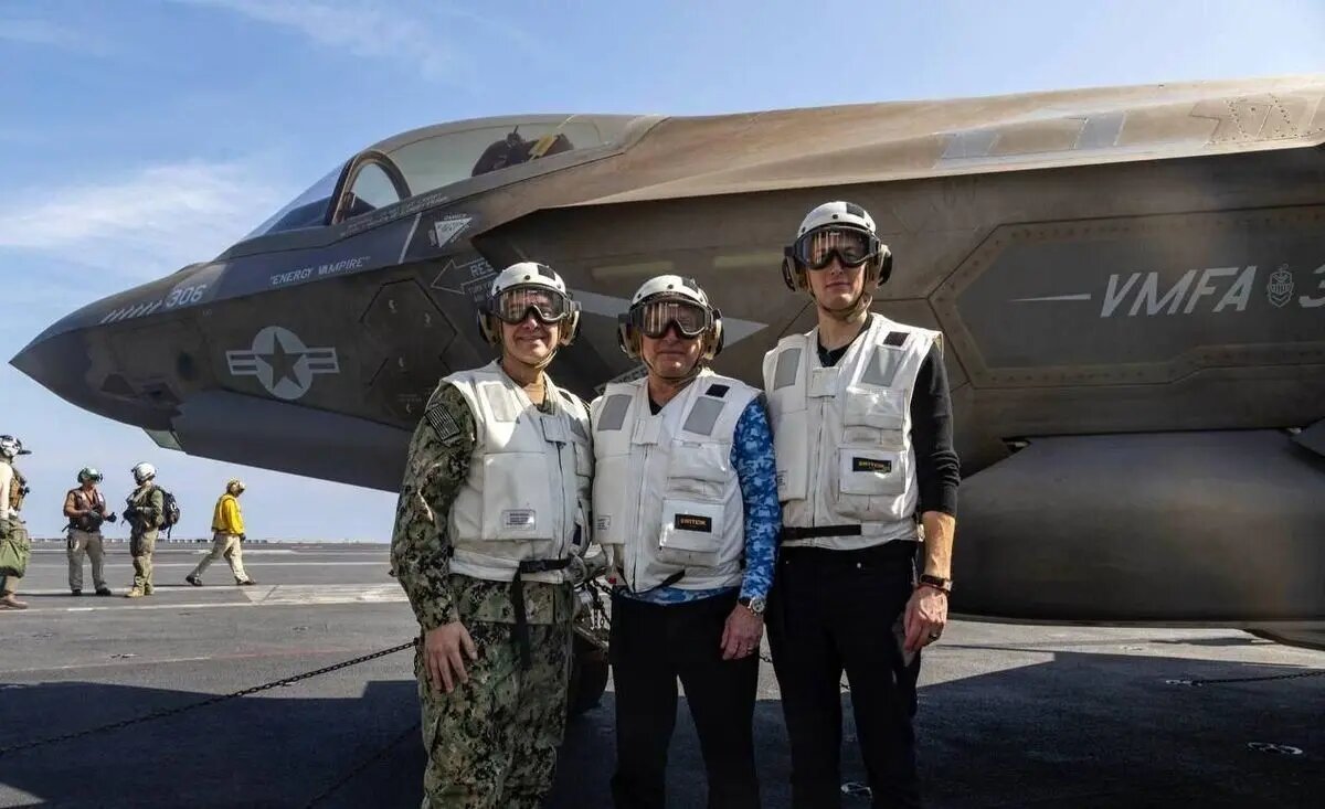 ویتکاف و کوشنر پس از مذاکرات در ناو هواپیمابر لینکلن حضور پیدا کردند +عکس