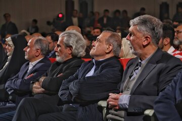 از حضور سرزده پزشکیان تا غیبت بسیاری از هنرمندان؛ در اختتامیه جشنواره فجر ۴۴ چه گذشت؟