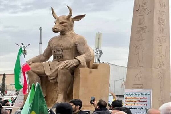 آتش زدن یک مجسمه در ۲۲ بهمن جهانی شد
