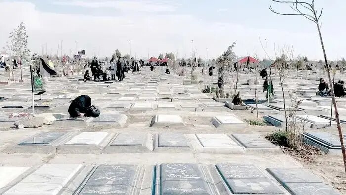 گزارش میدانی چهلم جان‌باختگان دی‌ماه/ مزارهای بدون سنگ؛ روایتی از چهلم نگین و مجید