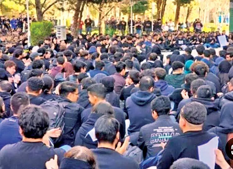 حمله بی‌سابقه کیهان به معترضان دانشگاهی؛ ما با دانشجو طرف نیستیم، با مهره‌های انتحاری و چاقوکش‌های مزدور مواجهیم