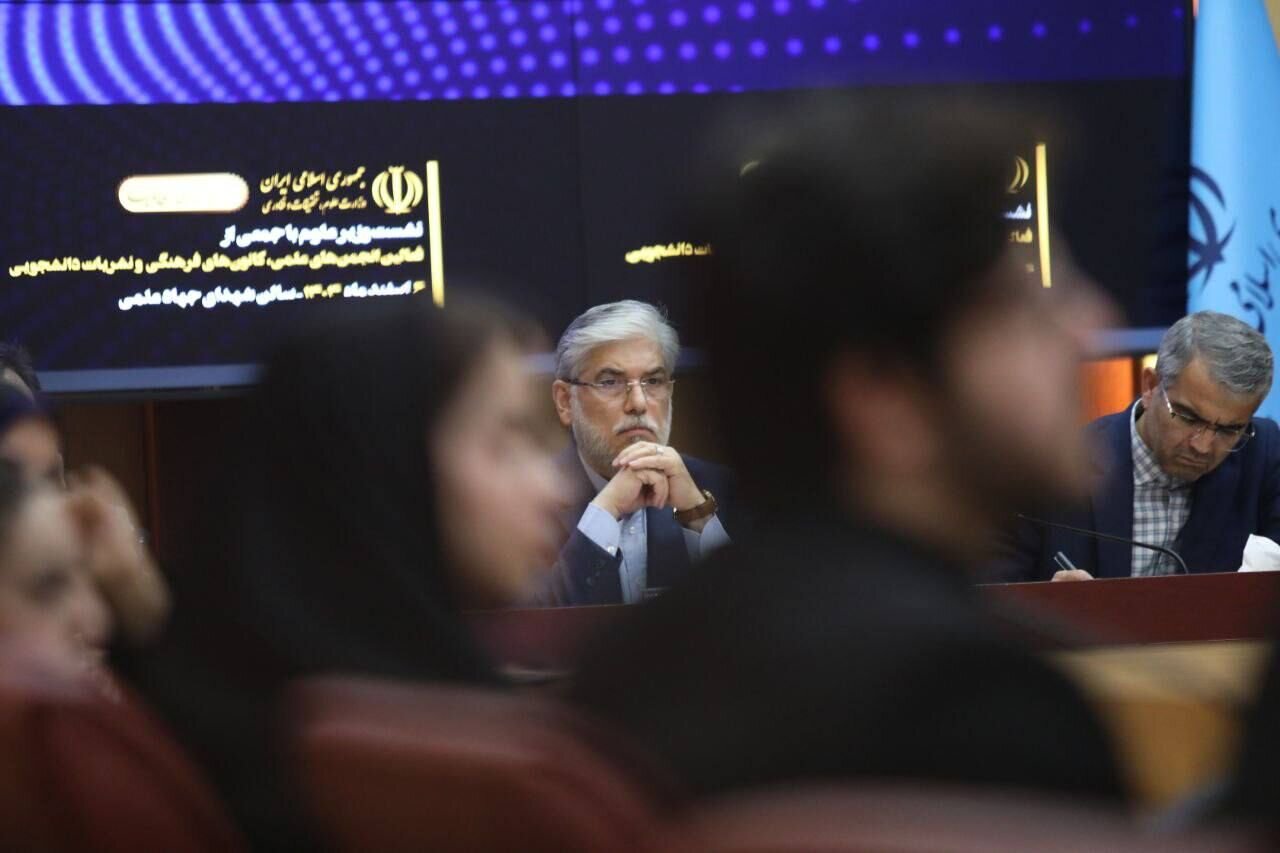 حمایت وزیر علوم از دانشجویان معترض؛ اگر خطایی بوده، از مدیریت بوده!