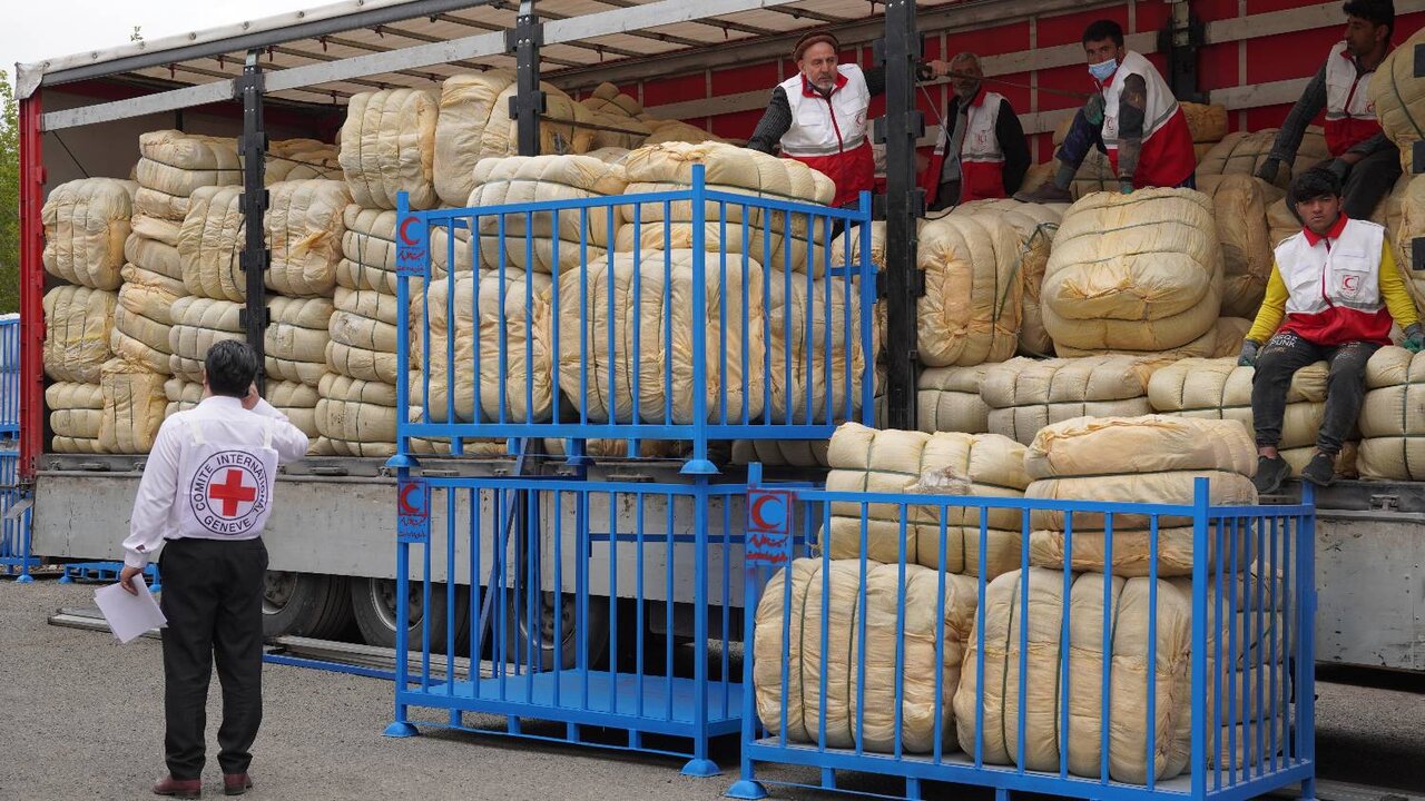 ارسال اولین کمک صلیب سرخ برای ایران