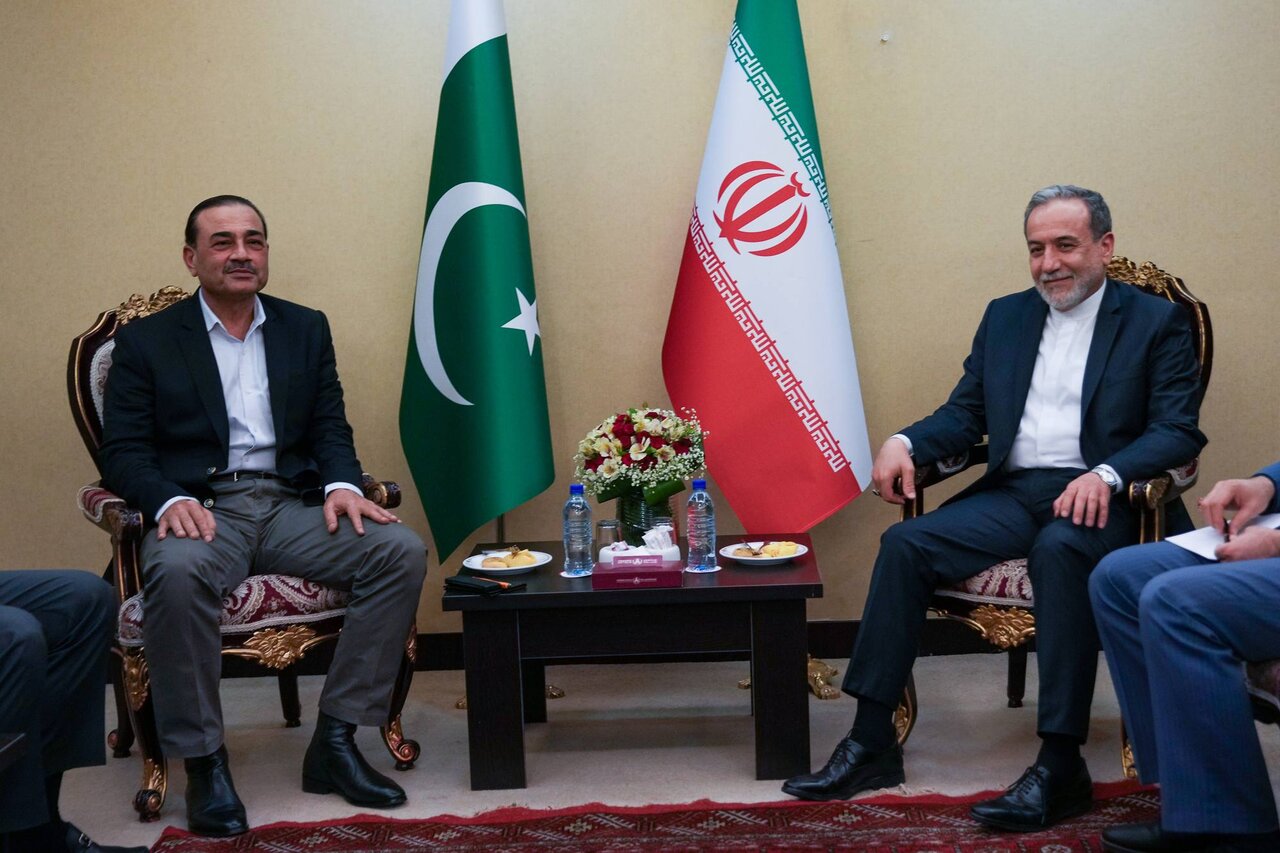 خاتمه جنگ موضوع گفت‌وگوی تازه عراقچی با پاکستانی‌ها