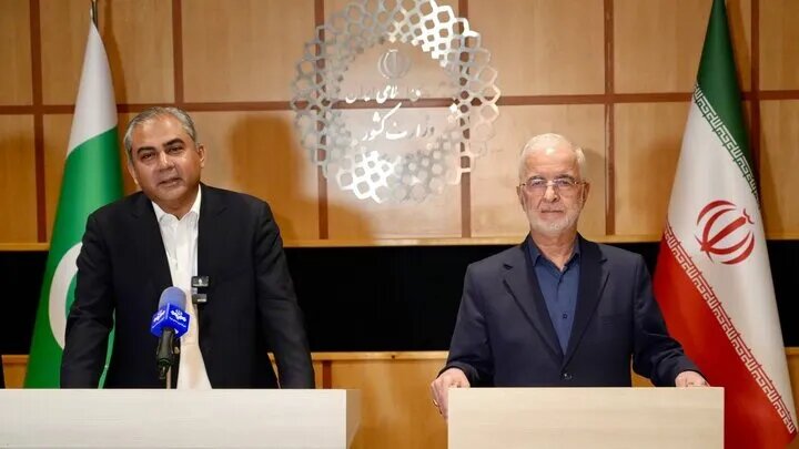 فوری| وزیر کشور پاکستان: نامه‌ای ویژه از طرف عاصم منیر و شهباز شریف برای رهبر انقلاب آورده‌ام