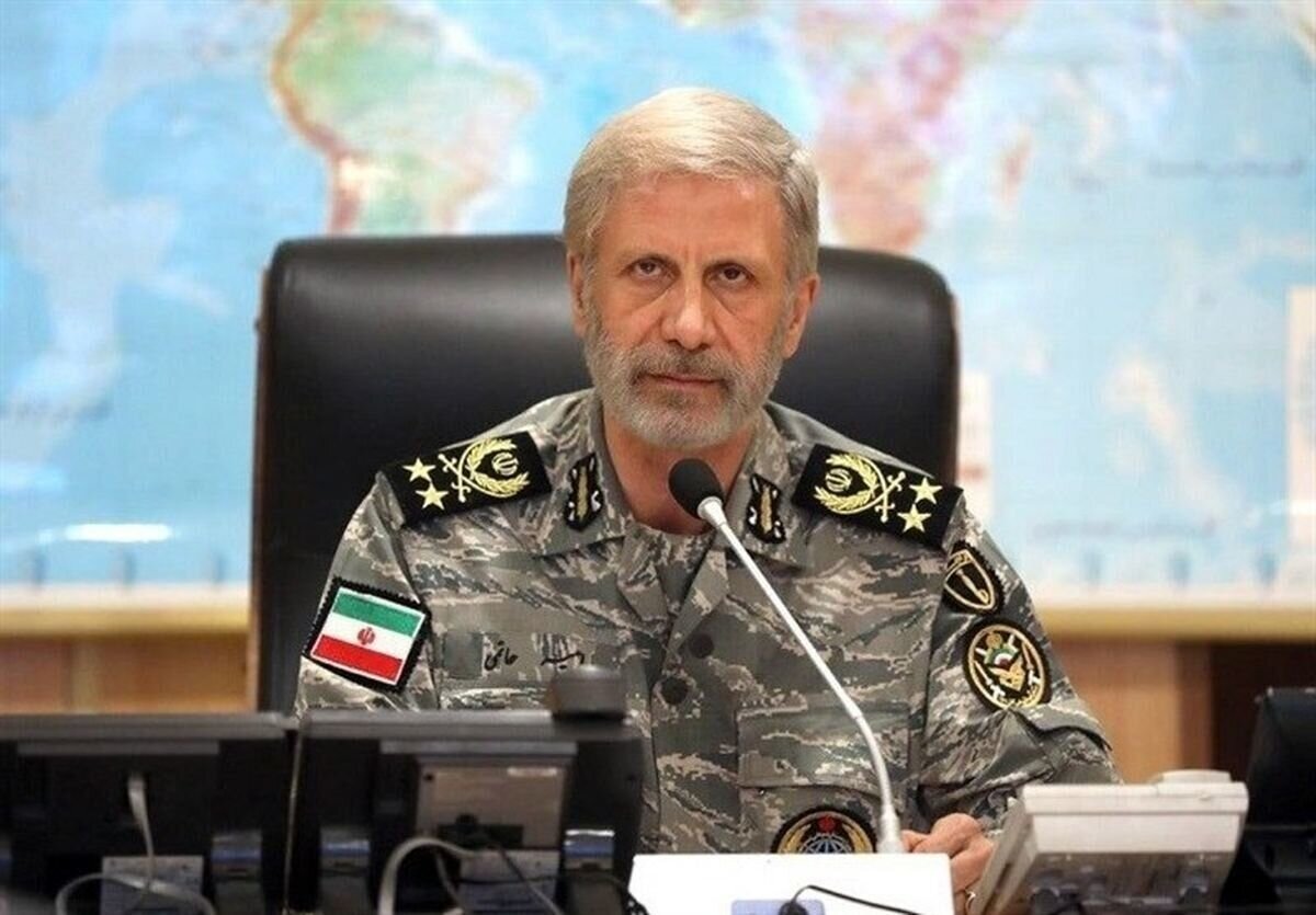 سرلشکر حاتمی: باید آن‌قدر تلخی در کام دشمن بریزیم که از آن سوی دنیا نگوید «نقشه ایران را عوض می‌کنم»