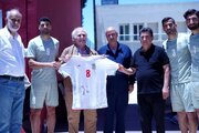 حضور اسطوره پرسپولیس در اردوی تیم ملی: کشور به شما افتخار می‌کند +تصاویر