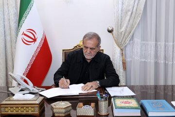 رئیس‌جمهور: آزادگان، رنج را تحمل کردند اما عزت ایران را وانگذاشتند