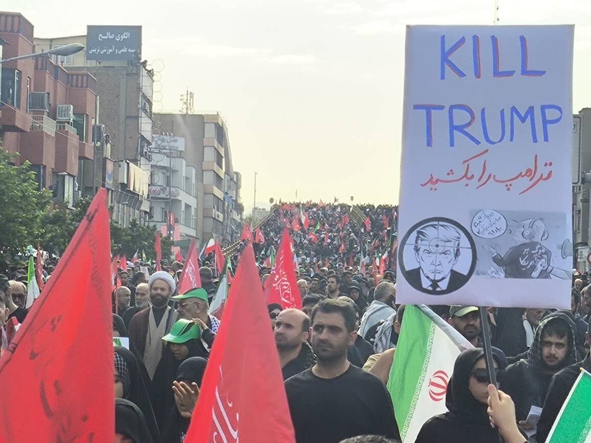 «انتقام» و «مذاکره» در مراسم تشییع رهبر شهید +تصاویر