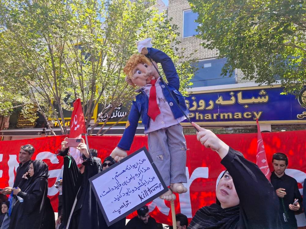 پای ترامپ به مشهد رسید؛ من را بکشید! +عکس