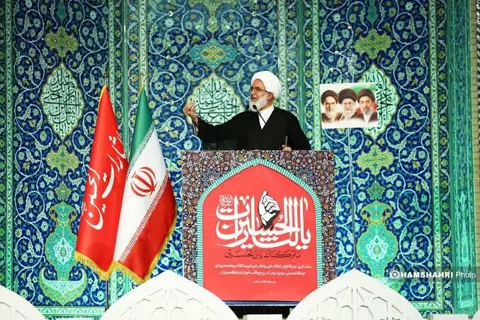 یک توییت قابل تامل درباره خطبه‌های جنگی امروز