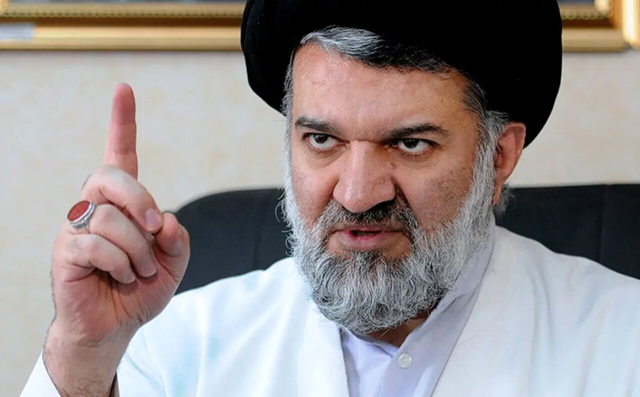 ویدیو| خرازی: تنها راه نجات ما ساخت بمب اتم و شلیک آن است!