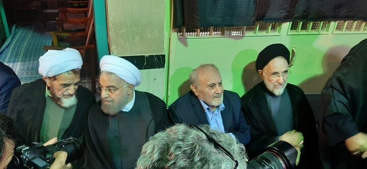 حضور همزمان خاتمی و روحانی در مراسم ختم همسر سید حسن خمینی +عکس