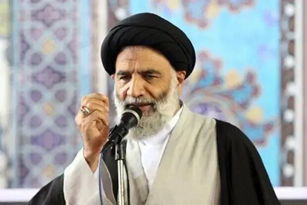 امام جمعه اهواز: همه دنبال نابودی ایران‌اند، شما دنبال بنزینید!