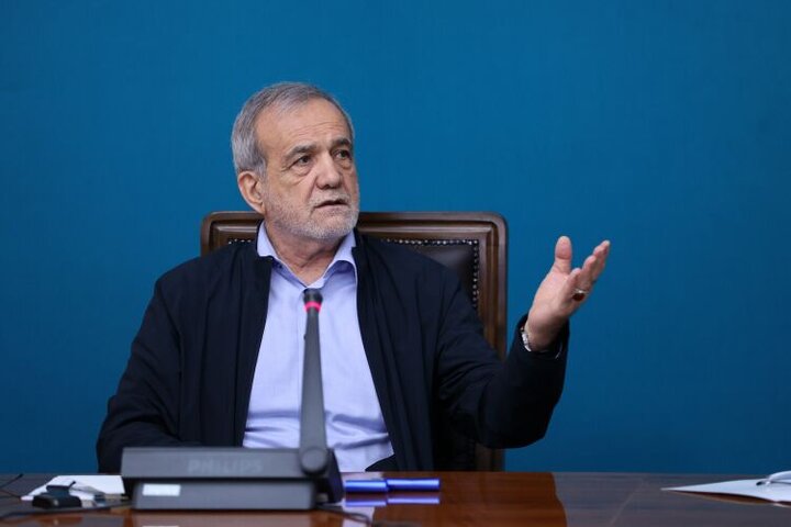 رئیس‌جمهور: ابتدا دستگاه‌های دولتی صرفه‌جویی بنزین را آغاز کنند