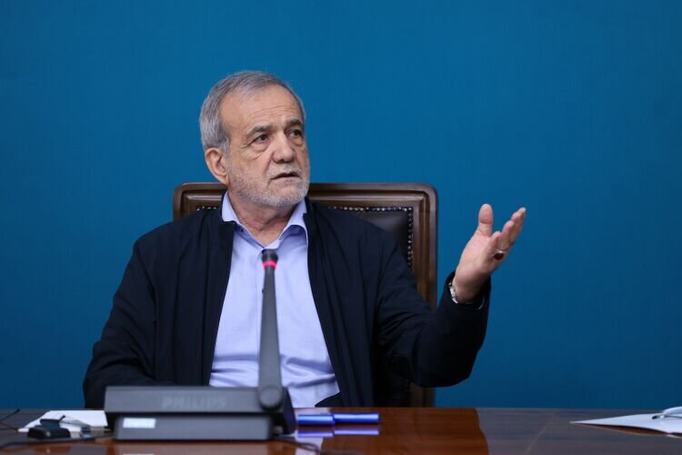 رئیس‌جمهور: ابتدا دستگاه‌های دولتی صرفه‌جویی بنزین را آغاز کنند