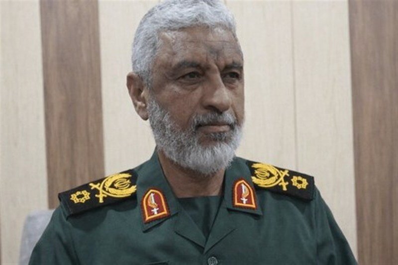 سردار عظمایی خبر داد: شناور آمریکایی هدف قرار گرفت