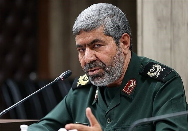 مشاور فرمانده کل سپاه: ناوهای آمریکا هزاران کیلومتر عقب‌نشینی کرده‌اند