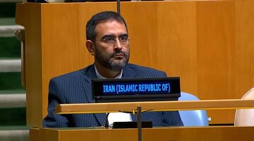 ناصر اسدی، فردی که هنگام سخنرانی ترامپ سالن را ترک نکرد، کیست؟