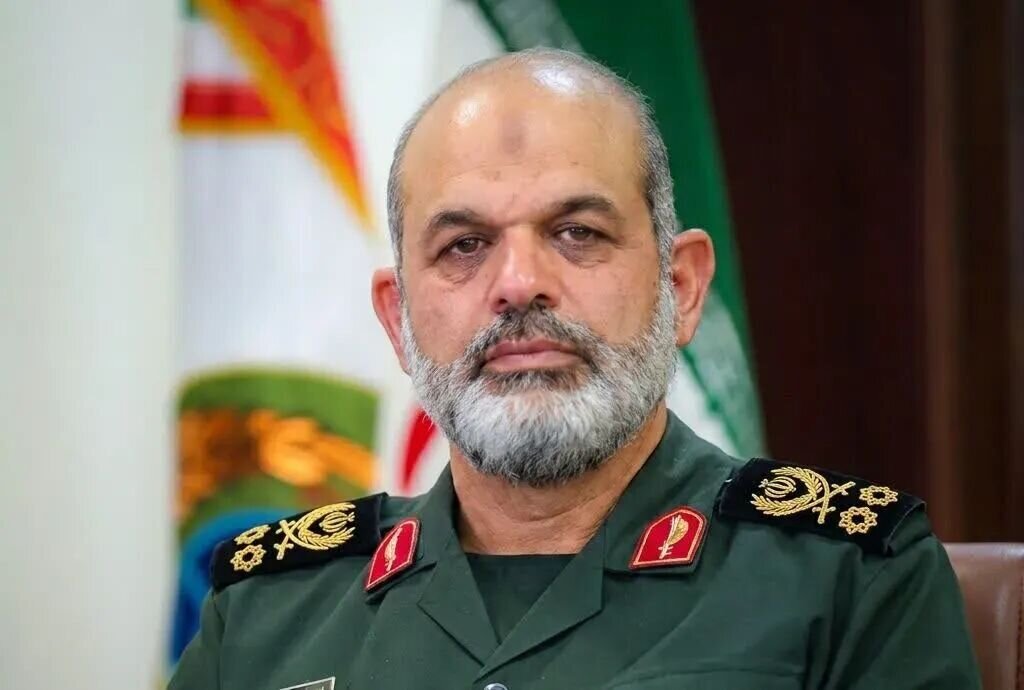 سرلشکر وحیدی: ندای استوار مردم ایران «از جنگ نمی‌ترسیم» است