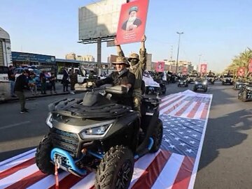 عراق عاملان توهین به پرچم آمریکا در رژه حشد الشعبی را  بازداشت کرد