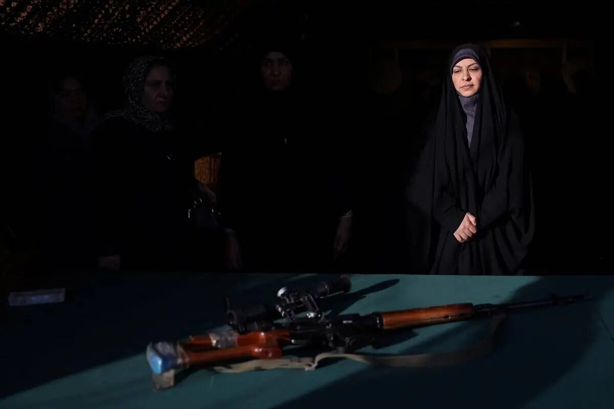 تصاویر جنجالی رویترز از زنان سلاح به دست در تهران