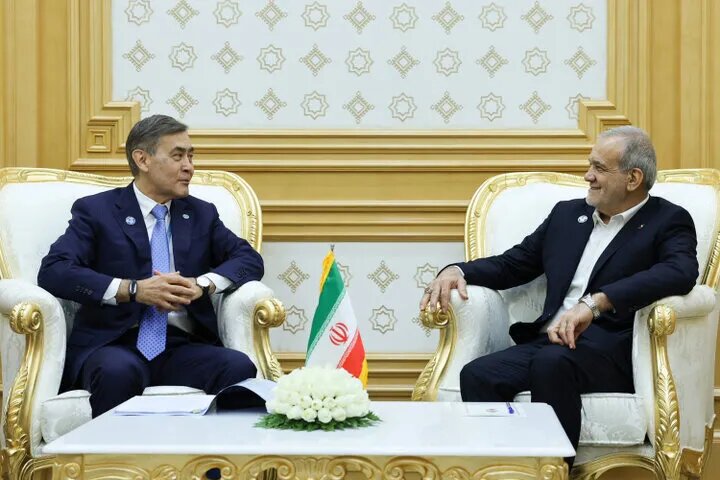 پزشکیان: مسائلی را که می‌توان با گفتگو به آن دست یافت، نمی‌توان با زورگویی و قلدری حاصل کرد