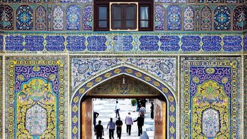 تندروها در حرم امام رضا (ع) بلوا کردند؛ جمهوری اسلامی شاکی شد!