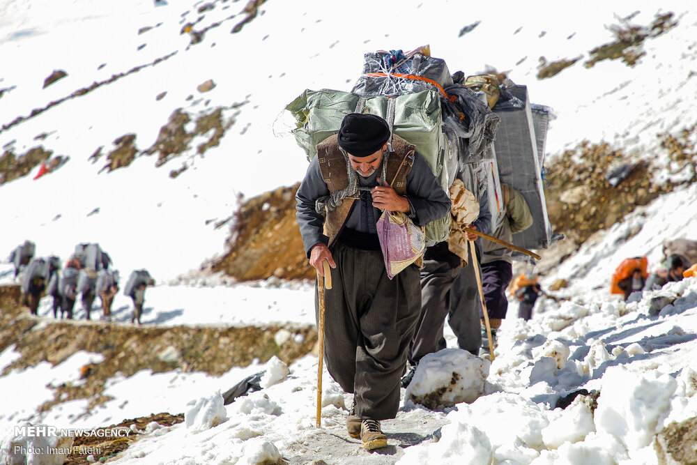 دستور وزیر کشور درباره ساماندهی وضع کولبران دستور وزیر کشور درباره ساماندهی وضع کولبران