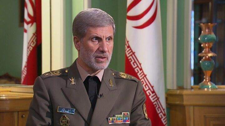وزیر دفاع: حق تعقیب قاتلان شهید سلیمانی به قوت خود باقی است وزیر دفاع: حق تعقیب قاتلان شهید سلیمانی به قوت خود باقی است