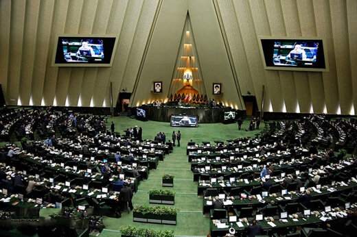 جلسه مجلس دقایقی متشنج شد