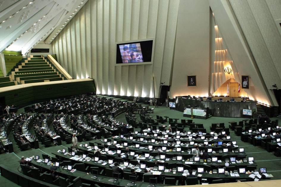 رهبری نمی‌تواند حرف دلش را بزند، ما باید روحانی را عزل کنیم!