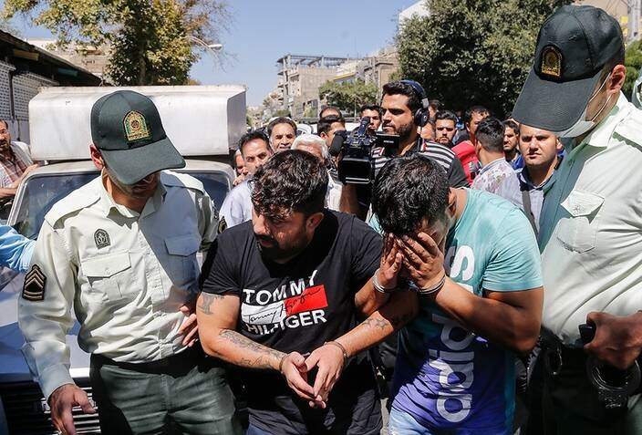 چرا ناجا اراذل را در خیابان‌ها می‌چرخاند؟