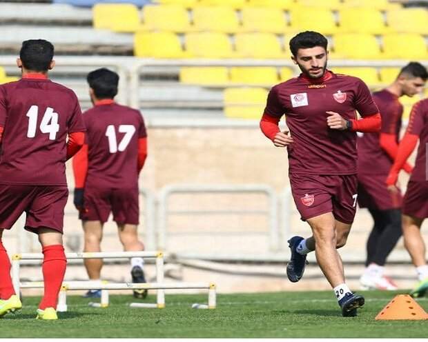 سرمربی پرسپولیس در انتظار تلاش بیشتر برای خرید جدید