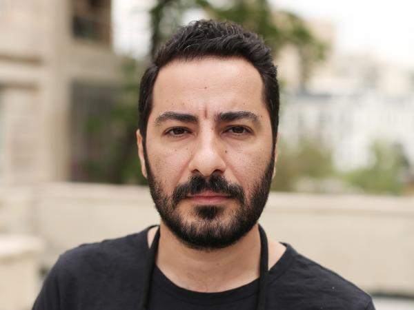 دستمزد ماهیانه نوید محمدزاده چند میلیارد است؟ دستمزد ماهیانه نوید محمدزاده چند میلیارد است؟