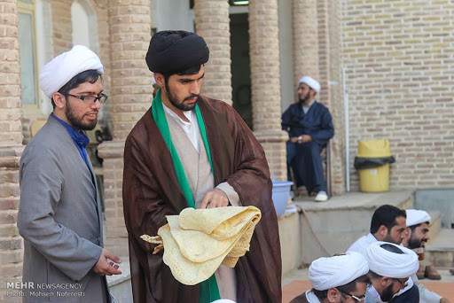 چرا طلبهها باید میلیاردر باشند؟ چرا طلبهها باید میلیاردر باشند؟