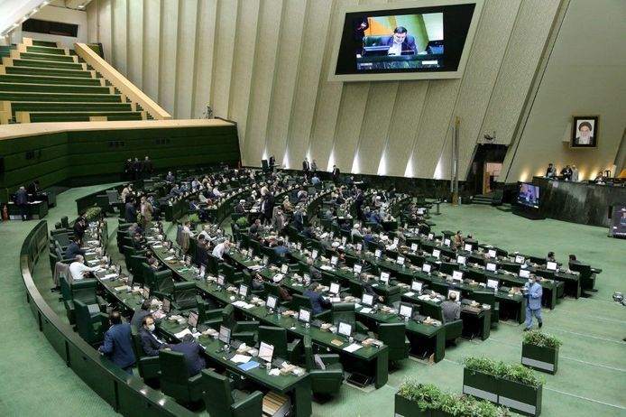 رسانه فرانسوی: مجلس ایران دنبال مرگ برجام و تضعیف روحانی است!