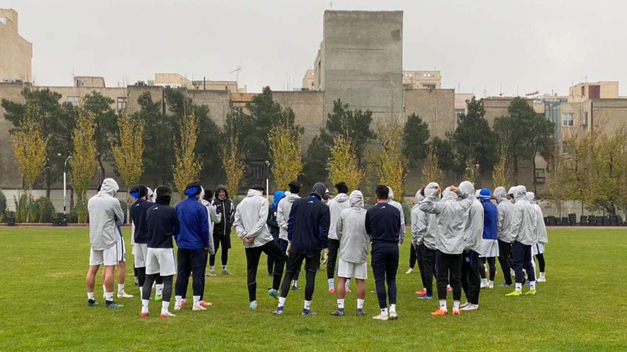 مرور برنامه‌ تاکتیکی استقلالی‌ها زیر بارش شدید باران