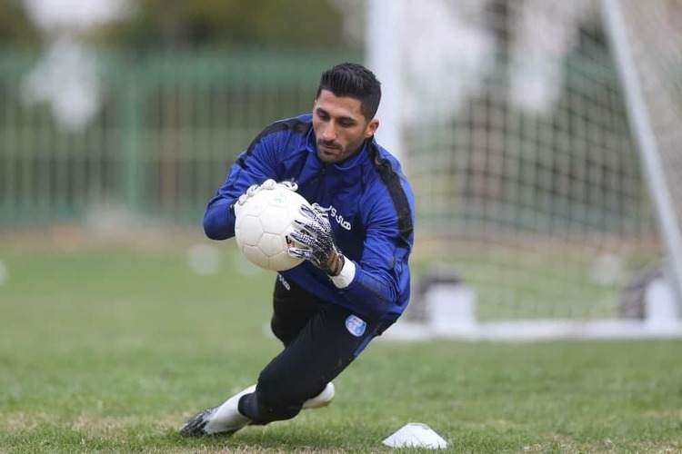 گلر استقلال پرسپولیسی میشود؟ گلر استقلال پرسپولیسی میشود؟