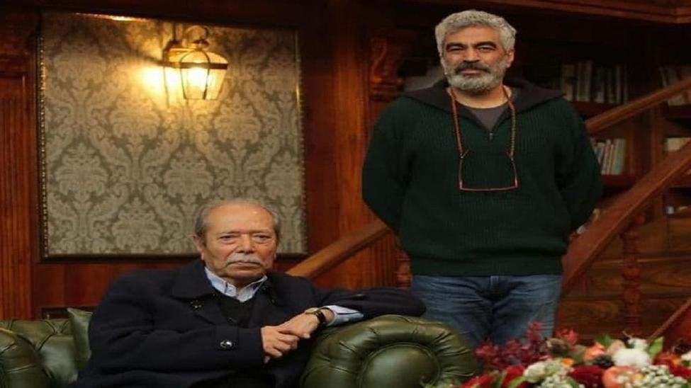 شب‌نشینی علی نصیریان با کتاب‌باز‌ها در شب یلدا