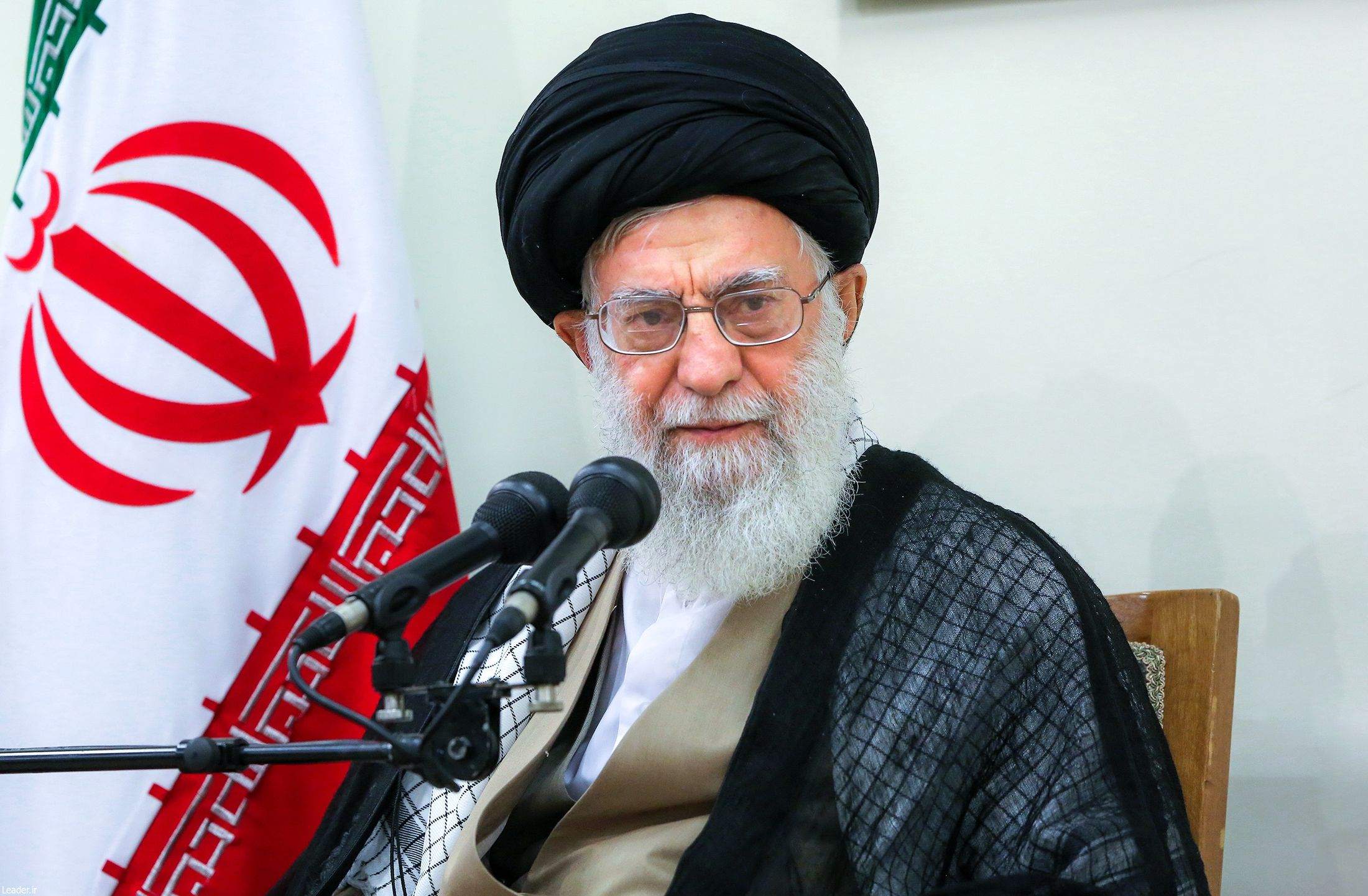 رهبر انقلاب: عدهای تصور میکنند با توافق با آمریکا کشور بهشت برین میشود رهبر انقلاب: عدهای تصور میکنند با توافق با آمریکا کشور بهشت برین میشود