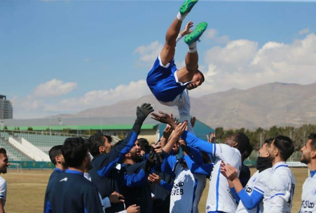 ببینید: تبریک تولد ویژه برای بازیکن استقلال