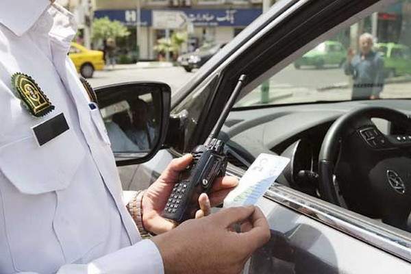 ویدئو| رانندگی دیوانه‌وار زن بافتی دور میدان شهر