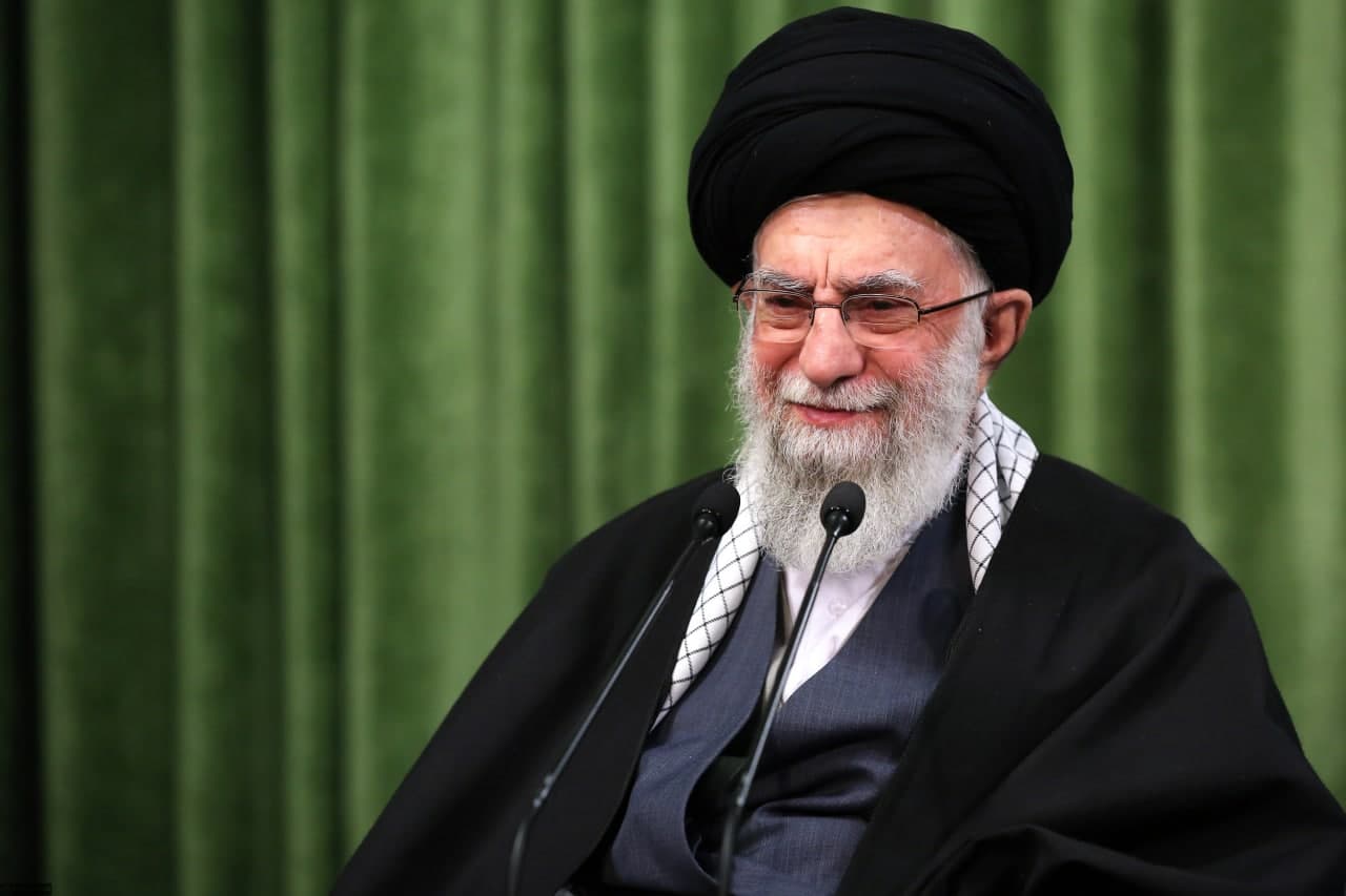 رهبر انقلاب: بدگویی و بدزبانی در جامعه باید جمع شود رهبر انقلاب: بدگویی و بدزبانی در جامعه باید جمع شود