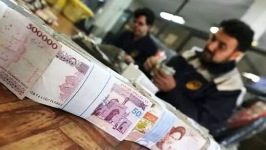 حواشی اولین عیدی دولت رئیسی به کارمندان/ دریافتی‌ها یکی نیست!