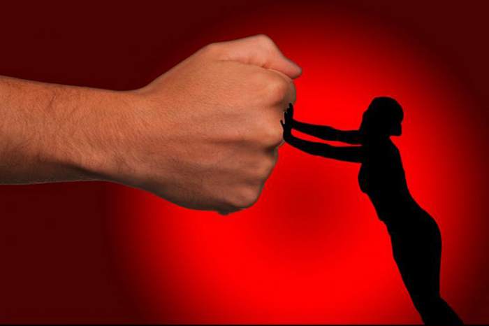 از هر ۳ زن یک نفر قربانی خشونت جسمی یا جنسی است از هر ۳ زن یک نفر قربانی خشونت جسمی یا جنسی است