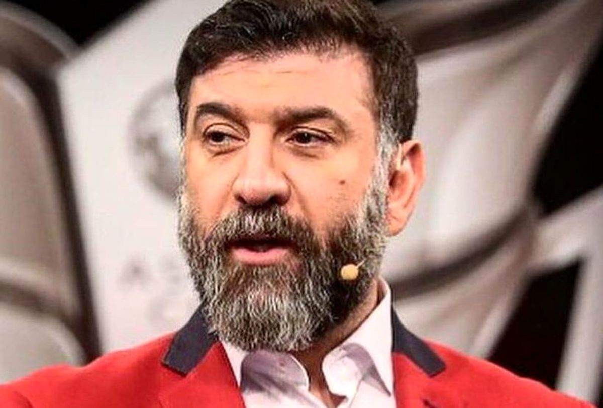 تصاویری از حضور برادر و مادر علی انصاریان بر سر مزارش
