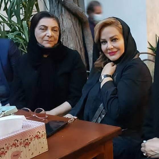 ببینید: ژست بهاره رهنما در مراسم ترحیم محسن قاضی مرادی! ببینید: ژست بهاره رهنما در مراسم ترحیم محسن قاضی مرادی!
